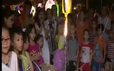 Gần 1.000 em nhỏ, phụ huynh tham gia Lễ hội Rước trăng ra phố