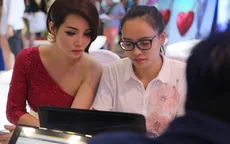 GLTT cùng đoàn làm phim Những ngọn nến trong đêm 2