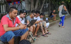 Người dân Cuba háo hức với điểm Wifi đầu tiên