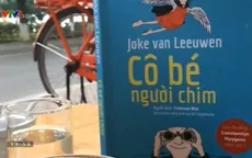 “Cô bé người chim” – Khát vọng hòa mình với thiên nhiên