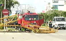 Hàng loạt tai nạn giao thông do sập đổ thiết bị thi công