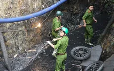 Bùn than vẫn lấp đầy đường hầm bị sập ở Hòa Bình
