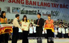 Nhiều tân sinh viên vượt khó vùng Tây Bắc nhận học bổng Tiếp sức đến trường