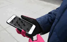 Sử dụng iPhone không cần tháo găng tay
