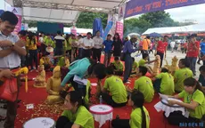 Nhộn nhịp các gian hàng làng nghề truyền thống Thăng Long - Hà Nội