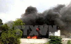 TP.HCM: Cháy lớn thiêu rụi toàn bộ xưởng chứa tôm đông lạnh