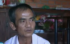 Bà con làng xóm tới chia vui với người bị kết án oan 17 năm tù