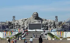 Đông đảo người dân tới tham quan Tượng đài Mẹ Việt Nam anh hùng