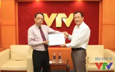Nhà báo Nguyễn Văn Vinh trao tặng 174 bức ảnh tư liệu quý cho VTV