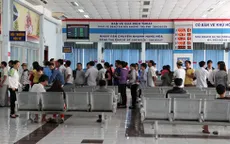 Hành khách mua vé tàu tránh giao dịch với cò mồi, chợ đen