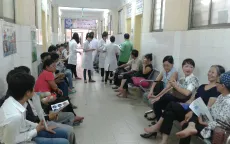 Bệnh viện Mắt Trung ương hoãn mổ vì … thiếu vật tư