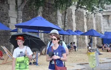 Pháp mở cửa các bãi biển nhân tạo giữa lòng thủ đô Paris