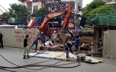 Hà Nội: Cần cẩu thi công đường sắt đô thị gãy, đổ đè vào nhà dân