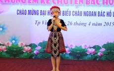 Cô bé H’mông vượt “cổng trời” ra phố đi học