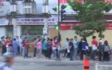 TP.HCM: Lượng người xếp hàng chờ vaccine dịch vụ vẫn đông