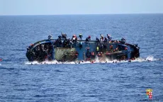 Italy giải cứu hơn 300 người di cư trên Địa Trung Hải