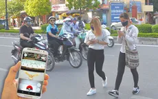 Vừa đi vừa... chơi Pokemon Go: Hiểm họa mất an toàn giao thông