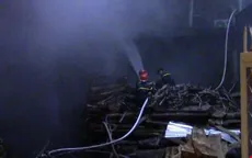 Bình Dương: Xưởng gỗ cháy lớn, cả khu phố náo loạn