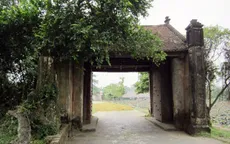 Cổng làng cổ Mông Phụ - Đường Lâm bị ô tô tông, nguy cơ đổ sụp
