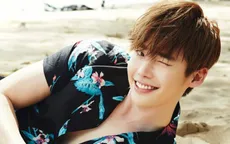Lee Jong Suk phát hành điện thoại mang tên mình