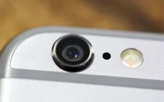 Lỗ nhỏ cạnh camera sau của iPhone có tác dụng gì?