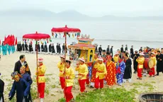 Đà Nẵng: Cấm cán bộ, công chức đi lễ hội trong giờ hành chính