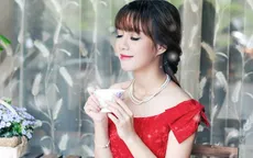 Nữ MC sở hữu gương mặt baby chia sẻ bí quyết để luôn trẻ trung