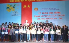 Quảng Ngãi  564 sinh viên xuất sắc nhận học bổng Phạm Văn Đồng đầu năm