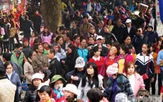 Hàng chục nghìn người về Khai hội chùa Hương