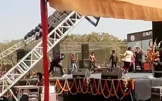 Sàn diễn đổ sập, người mẫu thoát hiểm trong gang tấc