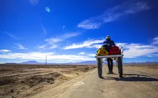 Nhiếp ảnh gia đơn độc khám phá sa mạc muối lớn nhất thế giới ở Bolivia