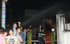 TP.HCM: Hai vụ cháy trong đêm, nhiều cụ già bị kẹt trong nhà