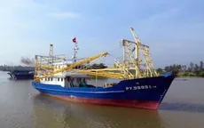 Bàn giao thêm một tàu cá vỏ thép cho ngư dân Phú Yên