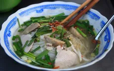 Khó quên hương vị hủ tiếu gõ lóc cóc đêm khuya