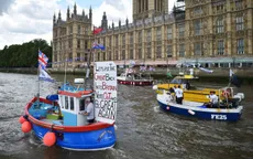 Dong buồm dọc sông Thames ủng hộ Brexit tại Anh