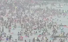 Bãi biển Trung Quốc đặc kín người đi tránh nóng