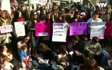Hàng trăm phụ nữ Argentina biểu tình đòi quyền cho con bú tại nơi công cộng
