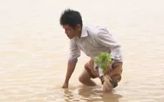 Người dân vùng lũ Bình Định khổ trăm bề vì cô lập kéo dài