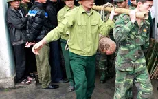 Lo sợ sau vụ nổ ở Hà Đông, chủ vựa phế liệu nộp 3 quả bom