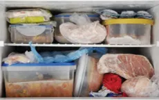 Nguy cơ ngộ độc thực phẩm vì bảo quản bằng túi nilon trong tủ lạnh