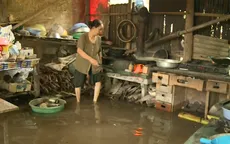 Vỡ đê do thi công tắc trách, dân Cần Thơ “bơi” trong biển nước
