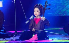 “Ca nương nhí” Tú Thanh lập kỷ lục Guiness Việt Nam