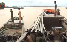 Phạt 76 triệu đồng 3 tàu hút cát trái phép tại Bến Tre