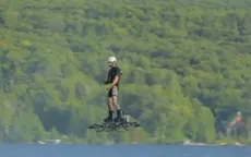Bay trên không với ván trượt hoverboard