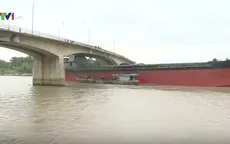 Sẽ giải phóng tàu nghìn tấn đâm nứt toác cầu ở Hải Dương trước 12/3