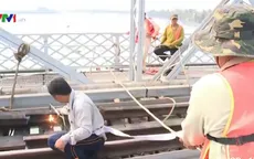 Bắt đầu công tác trục vớt nhịp cầu Ghềnh