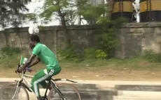 Vừa đạp xe hơn 100km, vừa giữ thăng bằng bóng trên đầu