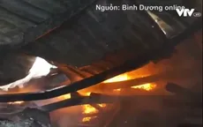 Bình Dương: Cháy nhà kho cạnh trường mầm non, 200 học sinh thoát nạn