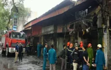Cháy lớn thiêu rụi 6 ki-ốt ở Tây Mỗ, Hà Nội