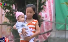 Cô bé lớp 4 với ước mơ kiếm tiền mua sữa cho em